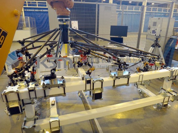 16碳纤维机器臂吊具 Reconfigurable robot station for winglet assembly.jpg